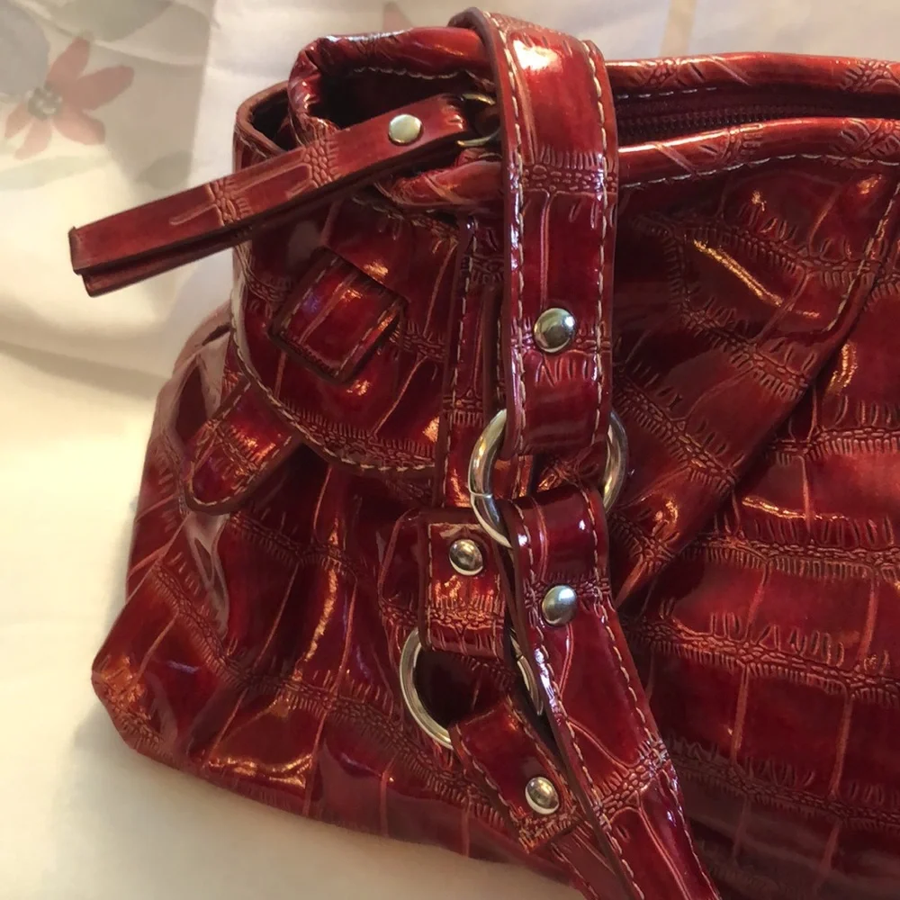 Vintage Sag Harbor Faux Croc Patent Leather Bag Red 13.5x4” - 8.5” drop